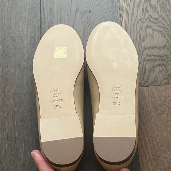 BRAND NEW CHANEL Tan Ballet Flats with Bow Detail - Picture 5 of 5